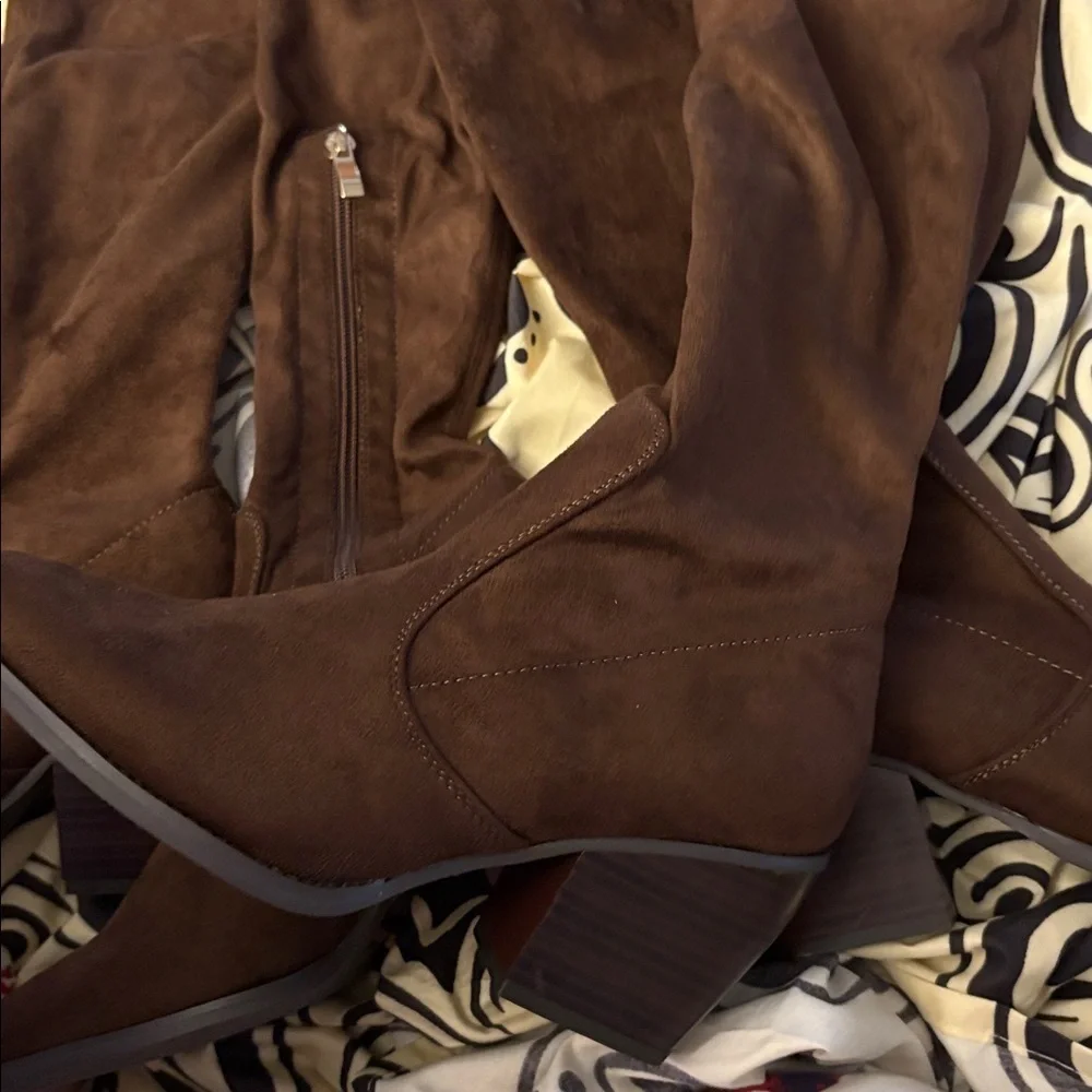 New- Elegant Brown Over-the-Knee Boots Dark Brown & Gold Zipper  Classic size 5